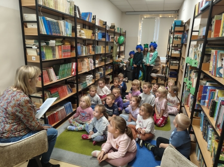 Dzień Głośnego Czytania – wizyta w szkolnej bibliotece